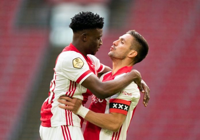 Kudus Mohammed celebrates with Ajax teammate