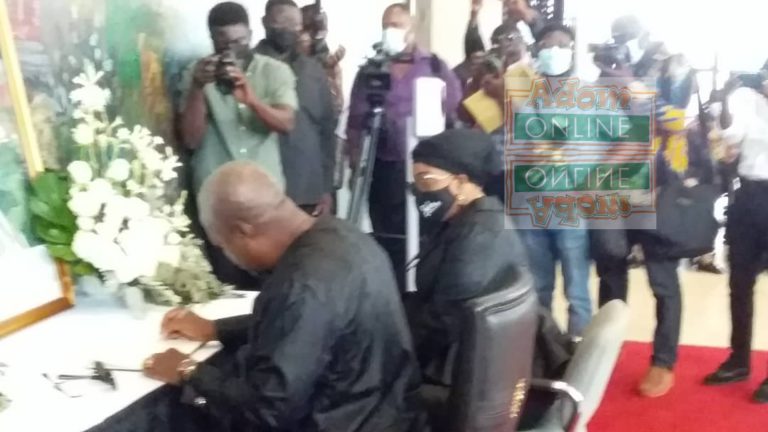 Rawlings: Mahama, wife sign book of condolence [Video]
