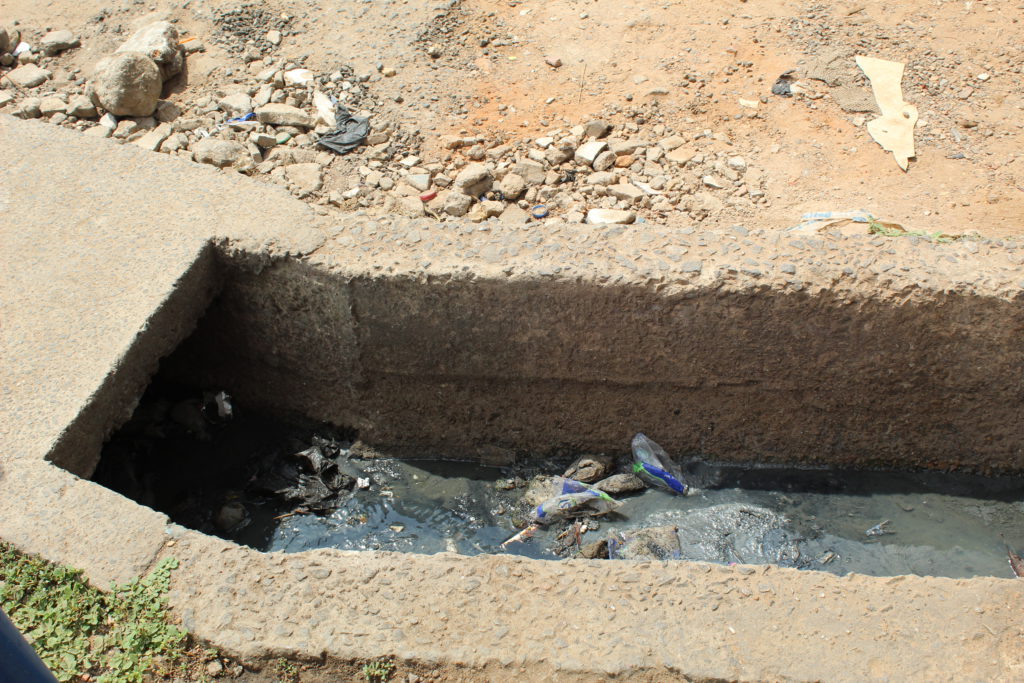 Chocked gutter in Accra / Photo by Angela Elinam Atsu