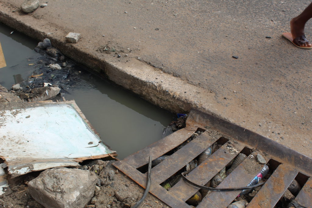 Chocked gutter in Accra / Photo by Angela Elinam Atsu