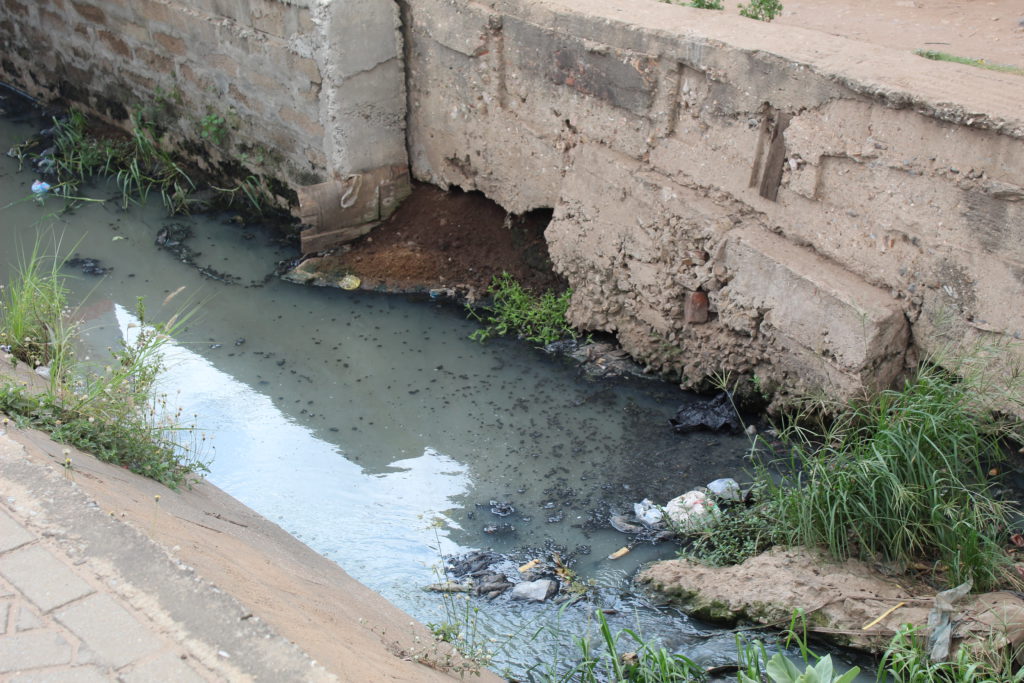 Chocked gutter in Accra / Photo by Angela Elinam Atsu