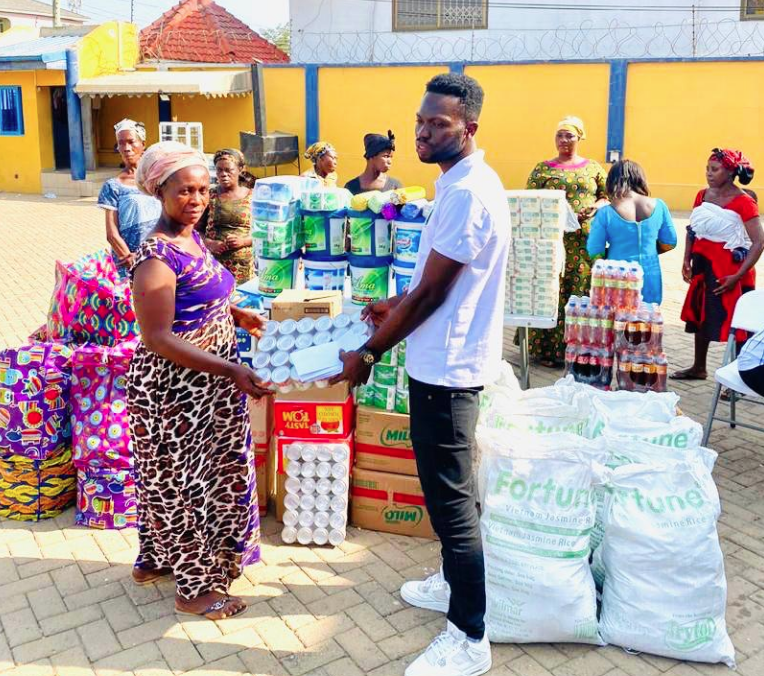 Richmond Kwame Senaya donate items to widows at De Temple Social Centre | Adomonline.com