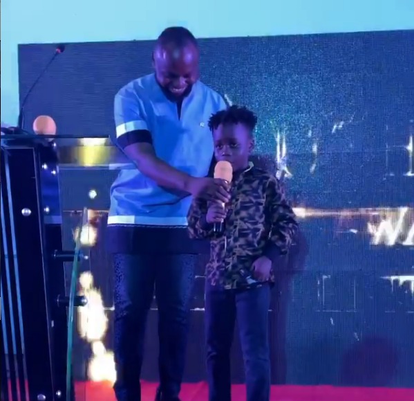 Mzbel's son wins award