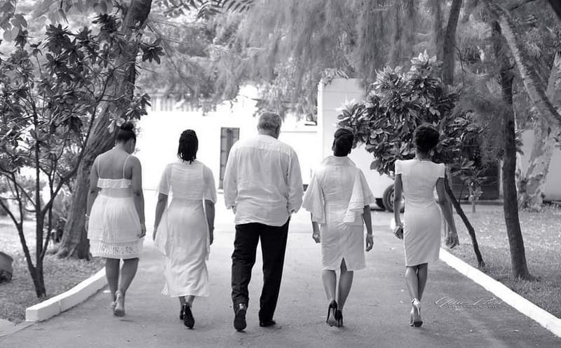 Rawlings and daughters in beautiful pose