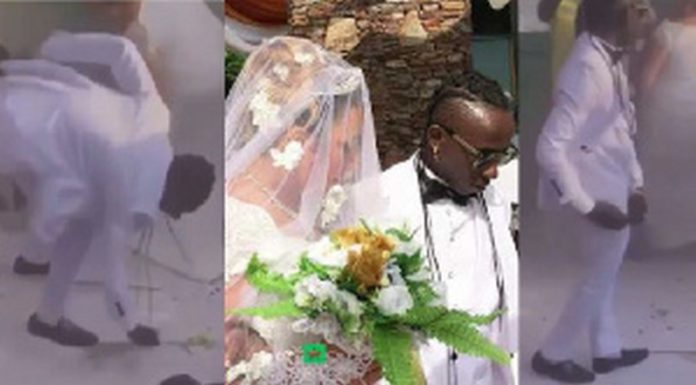 Patapaa picked all the monies sprayed on him at his wedding