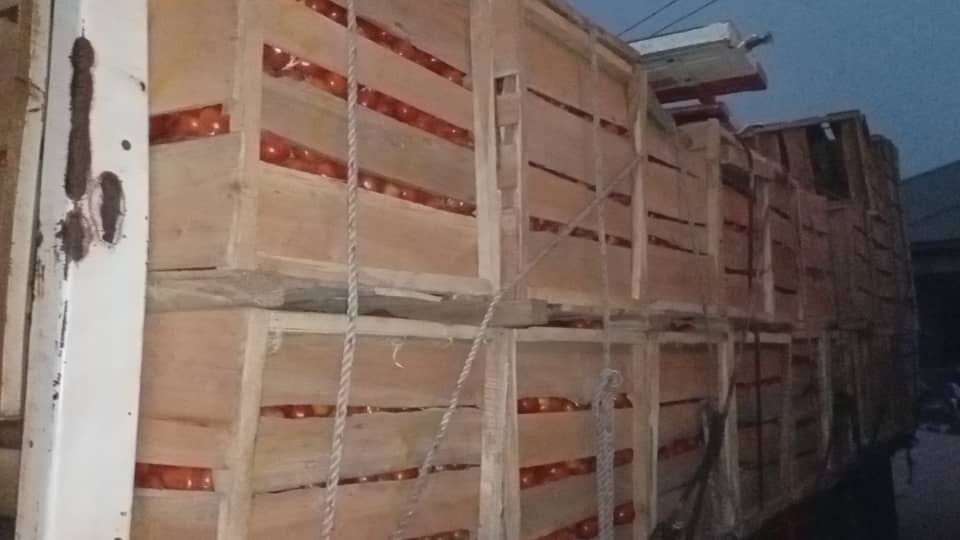 Angry Kintampo traders seize 10 trucks of imported tomatoes 3 Angry Kintampo traders seize 10 trucks of imported tomatoes 3