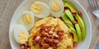 ‘Etor’ is prepared with boiled or roasted plantain, cocoyam or yam, and mixed with palm oil