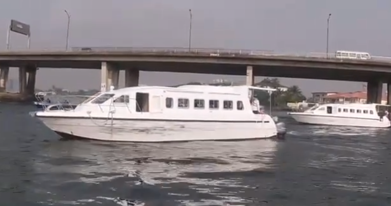 4 dead, 25 injured after boat capsizes