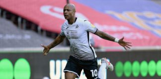 Andre Ayew celebrates