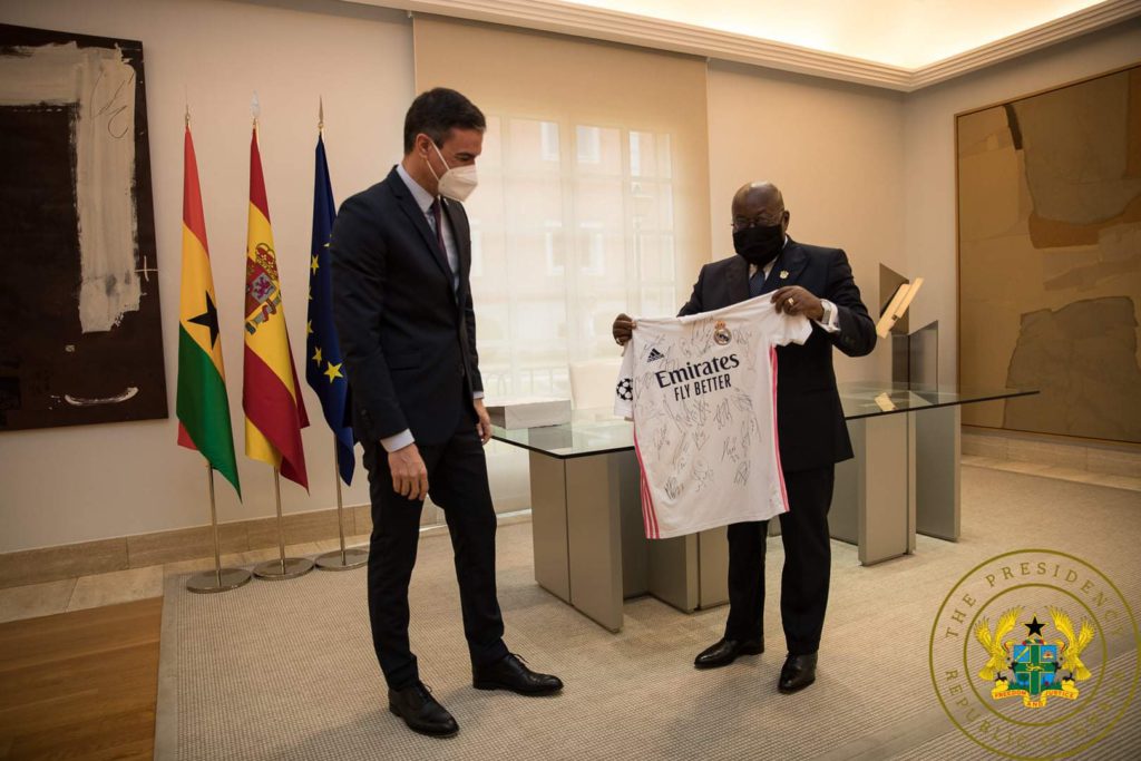 Akufo Addo with the Real Madrid jersey
