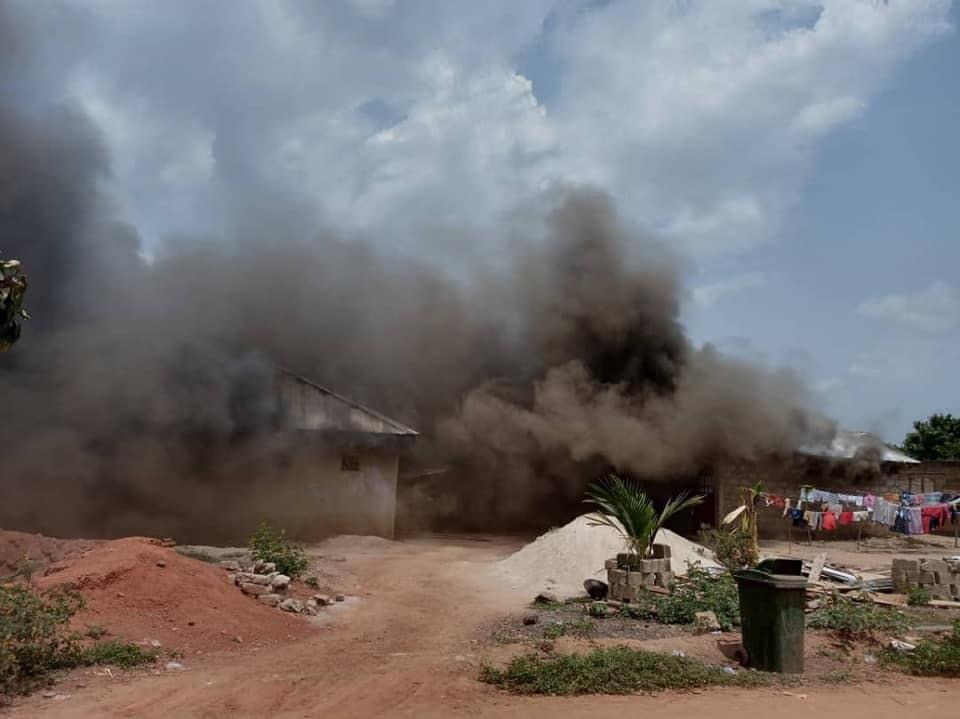 Fire sweeps through 13 apartments in Sunyani - Photos. 56