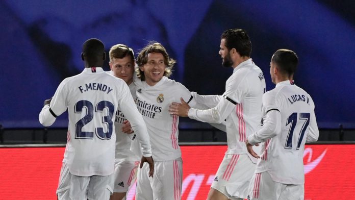 Real Madrid's German midfielder Toni Kroos (2L) celebrates with teammates after scoring during the 