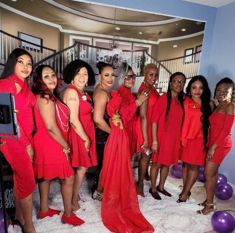 Lady throws lavish party to celebrate divorce [Photo+video]