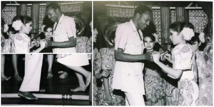 A rare image of President Buhari on the dance floor