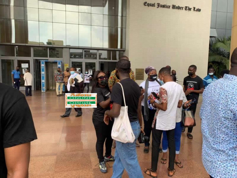 Chaos in court as police ‘clash’ with #FixTheCountry protesters [Video]