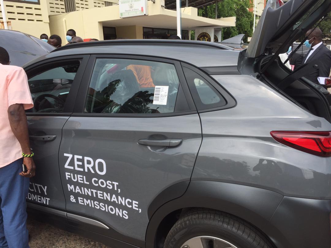 Energy Ministry takes delivery of new electric chargeable car [Photos]