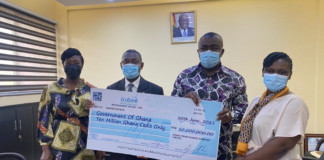 Ghana Reinsurance Company Limited (GhanaRE) has presented a cheque of 10 million cedis to government through the State Interest and Governance Authority (SIGA).