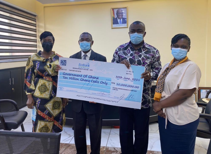 Ghana Reinsurance Company Limited (GhanaRE) has presented a cheque of 10 million cedis to government through the State Interest and Governance Authority (SIGA).