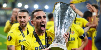 Paco Alcacer of Villarreal celebrates with the trophy after winning the UEFA Europa League final soccer match between Villarreal CF and Manchester United in Gdansk, Poland, 27 May 2021. EPA/Michael Sohn / POOL