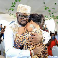 Tonto hugging new lover, Prince Kpokpogri