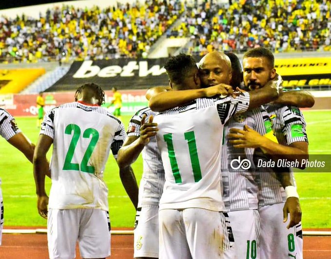 Andre Ayew celebrates with teammates