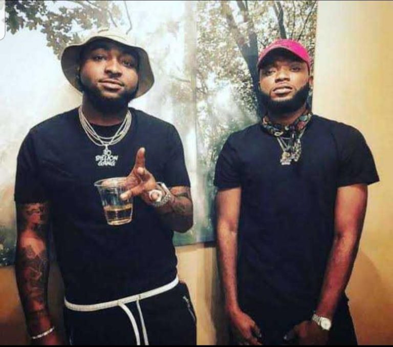 Davido’s signee robbed in traffic