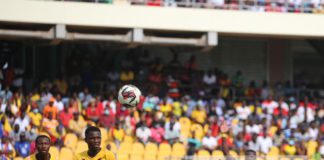 Sulley Muntari trying bicycle kick in the box of Kotoko