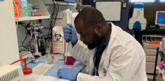 Kwadwo Sarpong working in the lab of Dr. Edjah Nduom in 2019