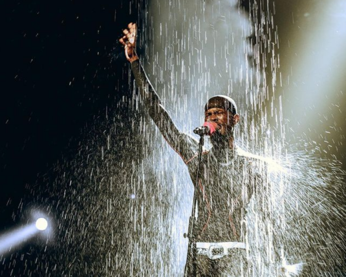 Artificial rain pours as Black Sherif performs at 2022 3Music Awards. | Photo credit: @Robphotography