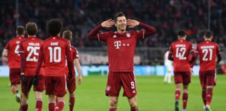 Robert Lewandowski celebrates