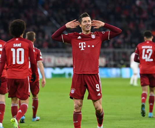 Robert Lewandowski celebrates