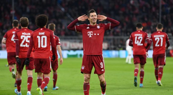 Robert Lewandowski celebrates