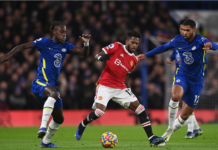 Manchester United's Fred (C) in action against Chelsea players Trevoh Chalobah (L) and Ruben Loftus-Cheek (R)