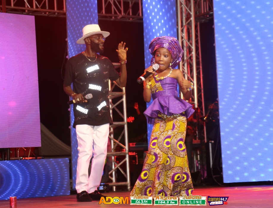 Pat Thomas and Francisca Adom perform together at Nsoromma Season 4 finale