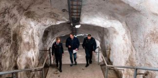 Matt Roper, centre, visits one of the shelters (Image: Rowan Griffiths / Daily Mirror)