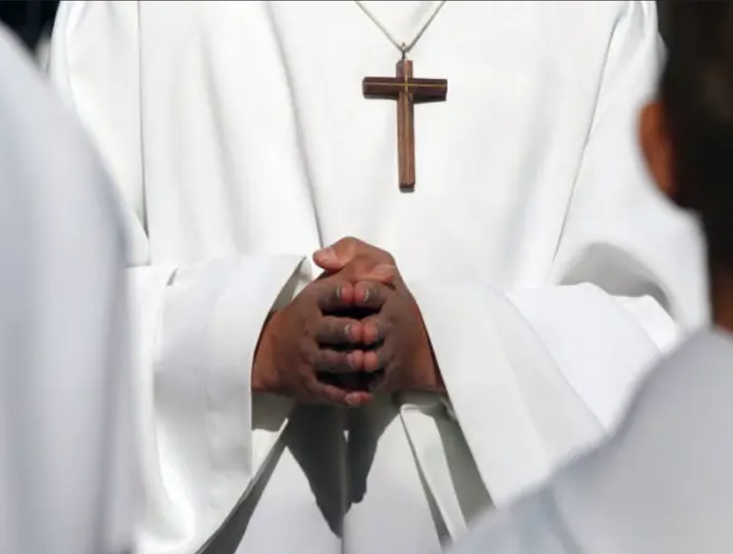 Catholic priest burnt to death - Adomonline.com