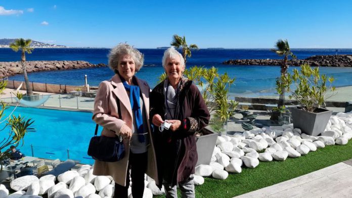 Judy Kenyon from Dudley, with her biological mum Gina Masse (Image: SWNS)