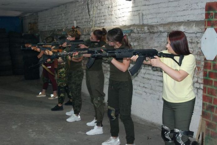 Women learn how to use Kalashnikov assault rifles in Zaporizhzhia, southeastern Ukraine ( Image: AFP via Getty Images)