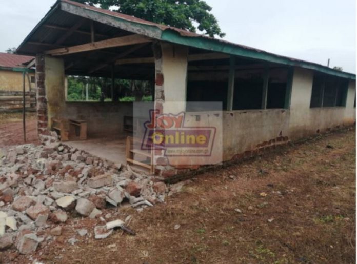 Pupils of Amanin M/A Primary School escape collapse of school building by a hair's  breadth