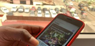 iOS user surfing the app store on his device in Ghana. [Image: Myjoyonline.com]