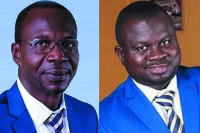 New GJA President Albert Kwabena Dwumfour (right) and the former President Roland Affail Monnie