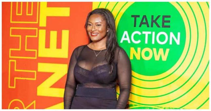 Tracy Sarkcess, wife of Sarkodie shows cleavage at Global Citizen Festival Source@Instagram