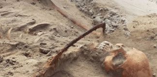 Female "vampire" with a sickle across her throat found in Pień, Poland