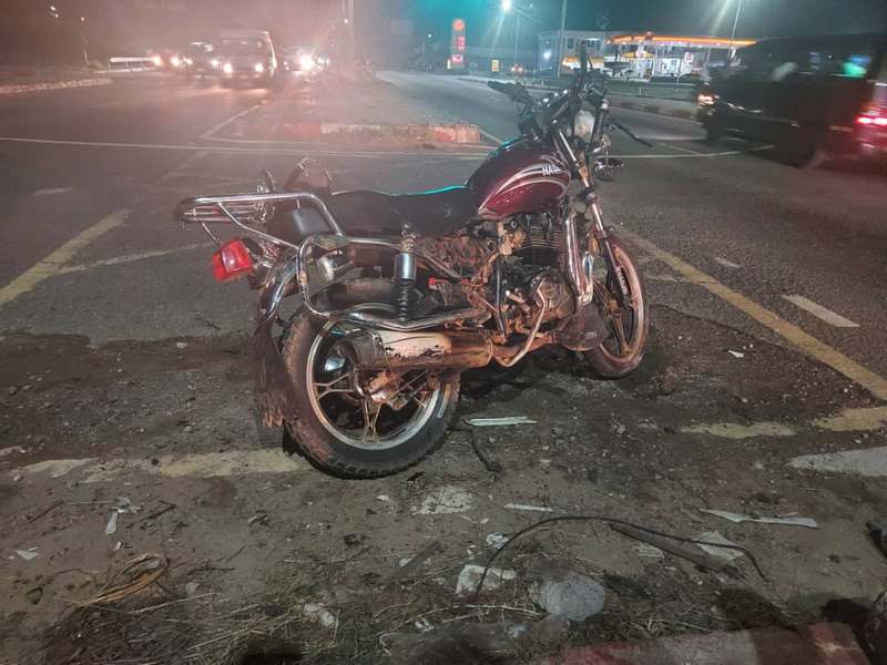 Motorcyclist and ride pillion in ghastly accident