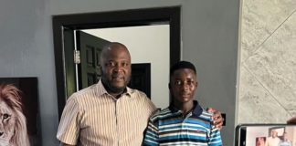 Ibrahim Mahama with the 17-year-old Solomon Atimbiri