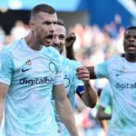 Dzeko scores twice as Inter beat Sassuolo in Serie A Edin Dzeko of FC Internazionale celebrates scoring their side's first goal with teammates during the Serie A match between US Sassuolo and FC Internazionale at Mapei Stadium - Citta' del Tricolore on October 08, 2022 in Reggio nell'Emilia, Italy. Image credit: Getty Images