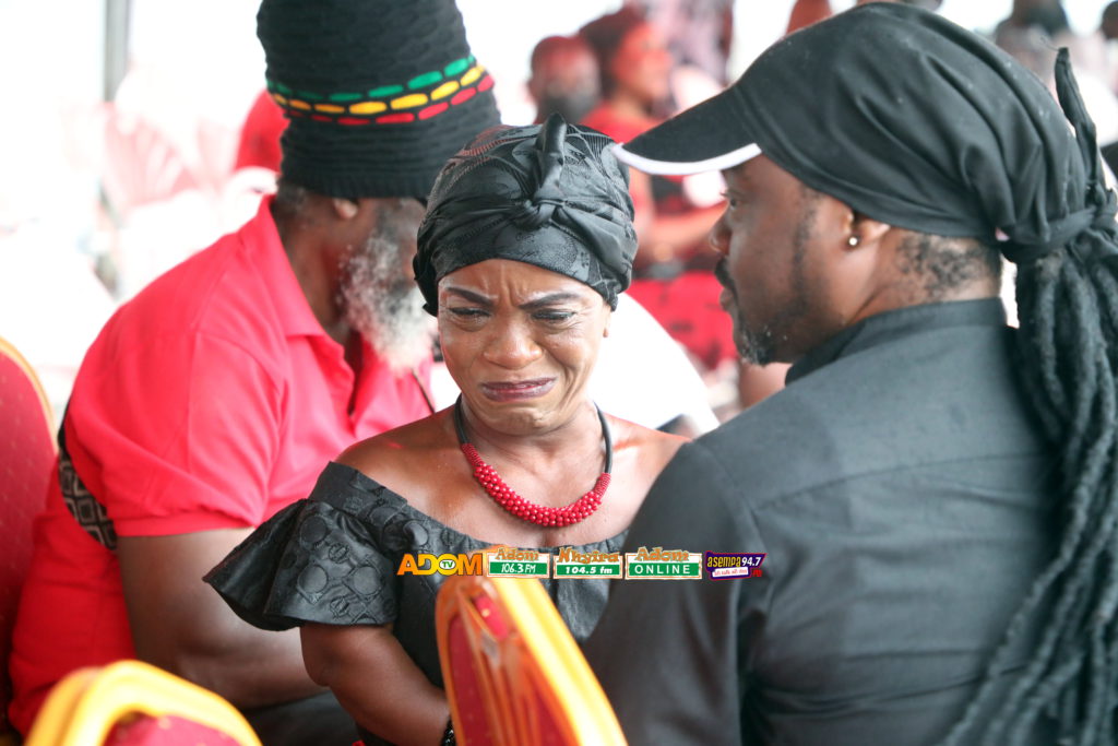 Adwoa Smart cries at Prince Yawson's funeral