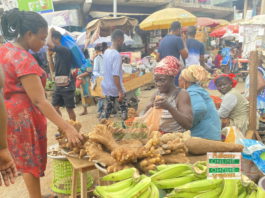 Makola market, Accra: Woman buying yams on a partly cloudy day | photo taken by Adomonline's Dennis K. Adu