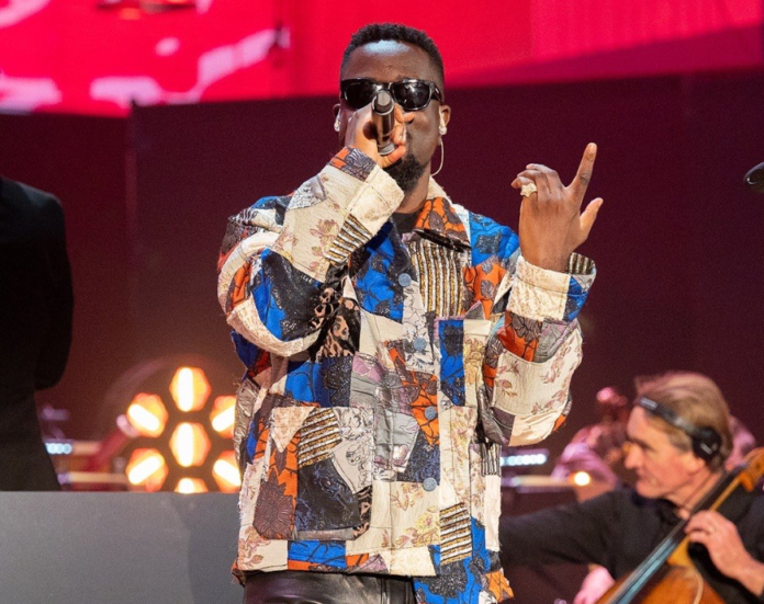 Sarkodie performance outfit at BBC radio 1Xtra’s “Afrobeat Concerto” | credit: @watezGH/ Twitter