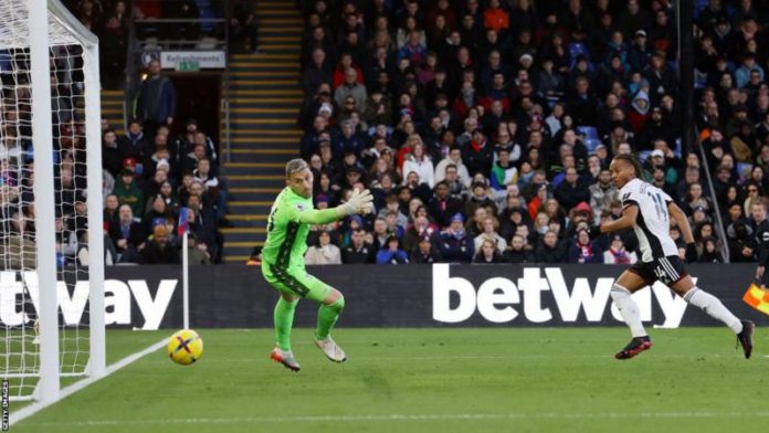 Bobby de Cordova-Reid opened the scoring for Fulham